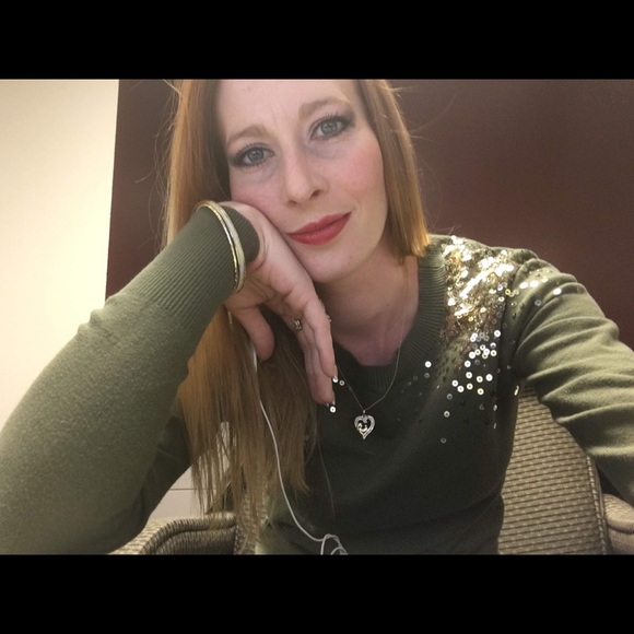 Of the millions on Poshmark, you found me👩🏻‍🦰 - Picture 5 of 8